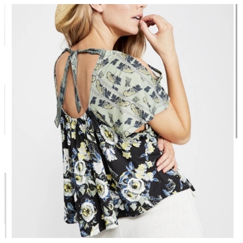 Free People Baja Babe Cold Shoulder Floral Top Sz XS 
P2P 21” runs larger NWT!